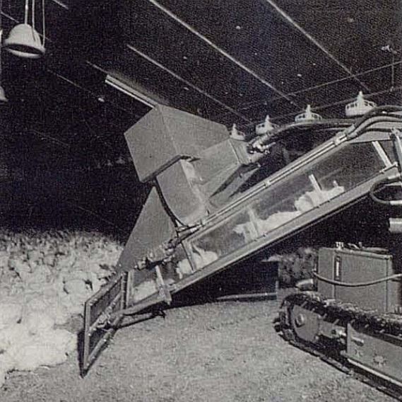 Una de las constantes en las sucesivas ediciones de esta feria  ha sido la presentación de nuevas automatizaciones para el sector avícola.  En la edición de 1988 de VIV EUROPE tuvo lugar la presentación de un sistema automático por succión para la recogida de pollos.